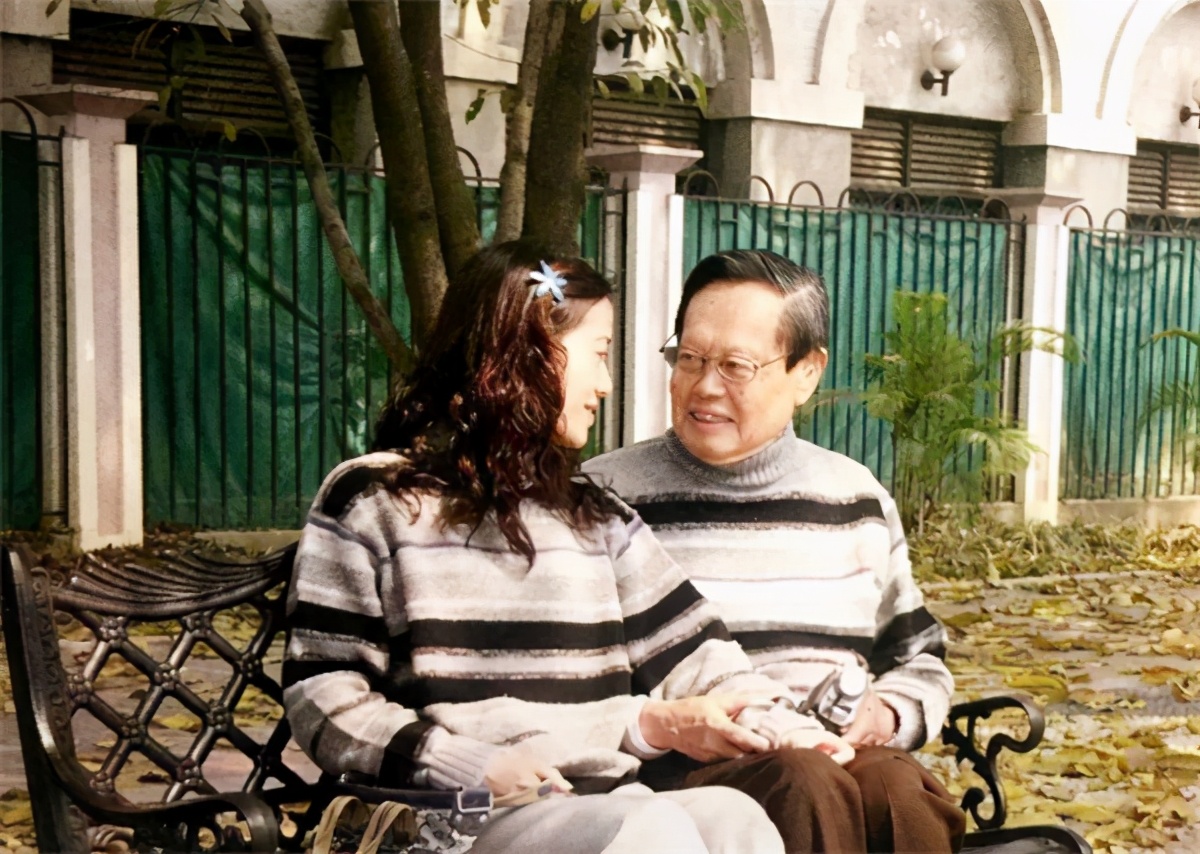 98岁的杨振宁，是如何称呼翁帆的父母？他的称呼尽显高情商