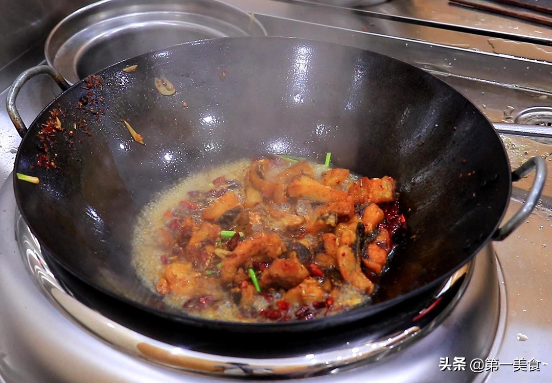 图片[8]-这才是干锅鱼的正确做法 厨师长分享做法 咸香入味 越吃越上瘾-起舞食谱网
