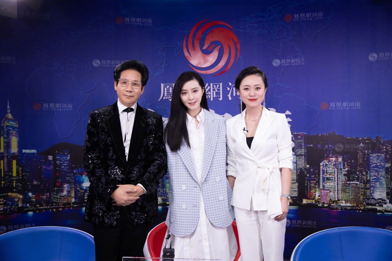 奔四的女人别再大衣配打底裤了，学学范冰冰这