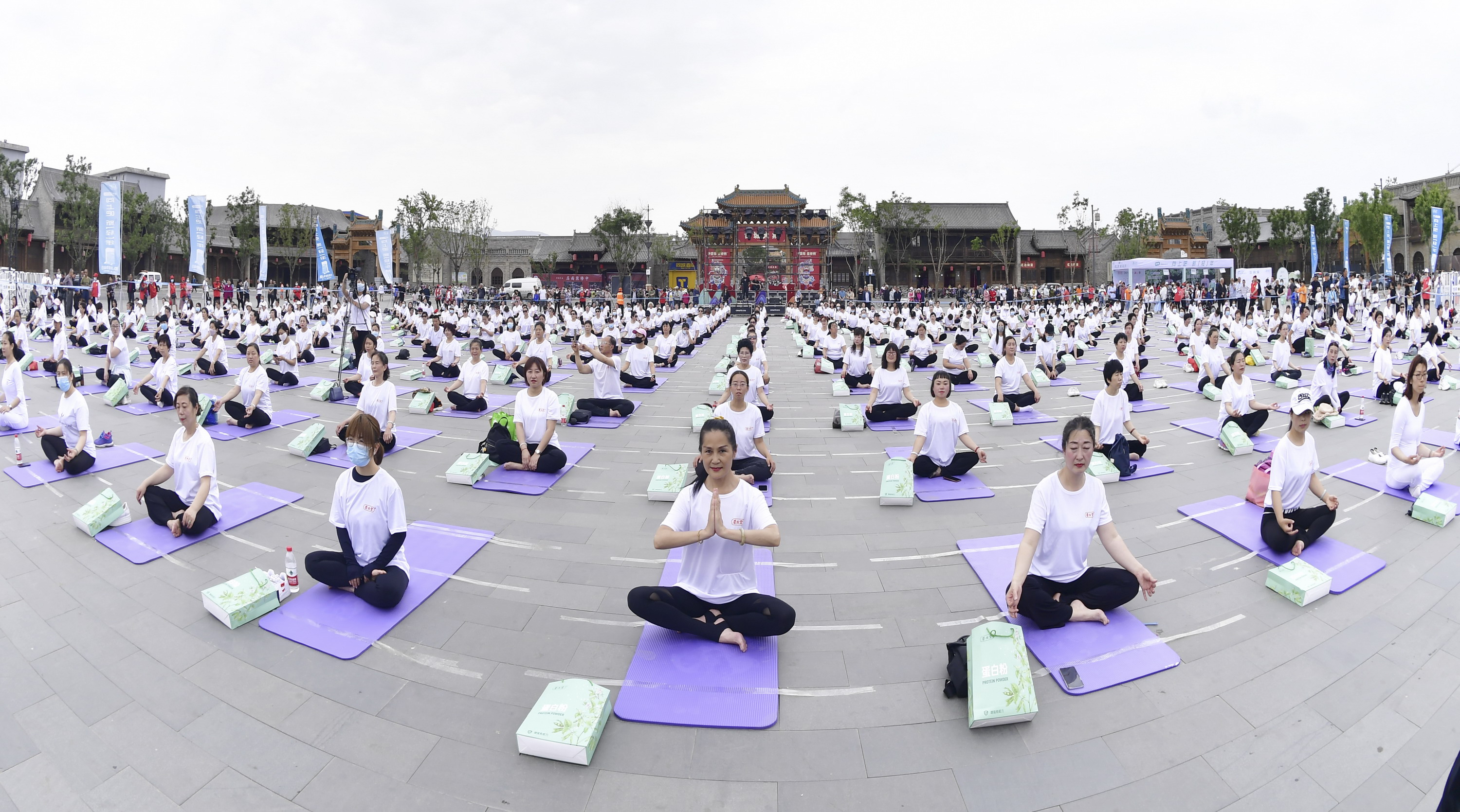 “向上吧，新轻年”忻州古城全民健身瑜伽文化节震撼呈现