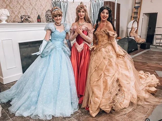 To realize princess dream of the daughter, play essence old father with one's own hands tailor about a hundred " blackart " skirt explodes sth resembling a net of network of fire