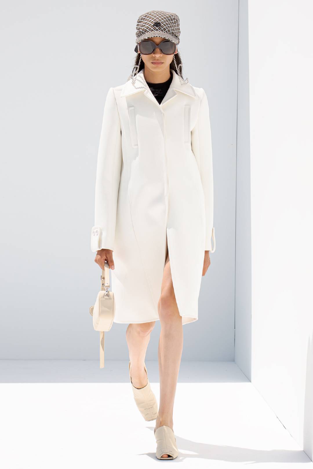 Courrèges Resort 2022 简约利落的设计