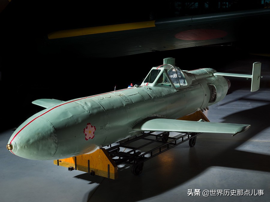 二战：日军自杀性导弹攻击，敢死队员坐在里面