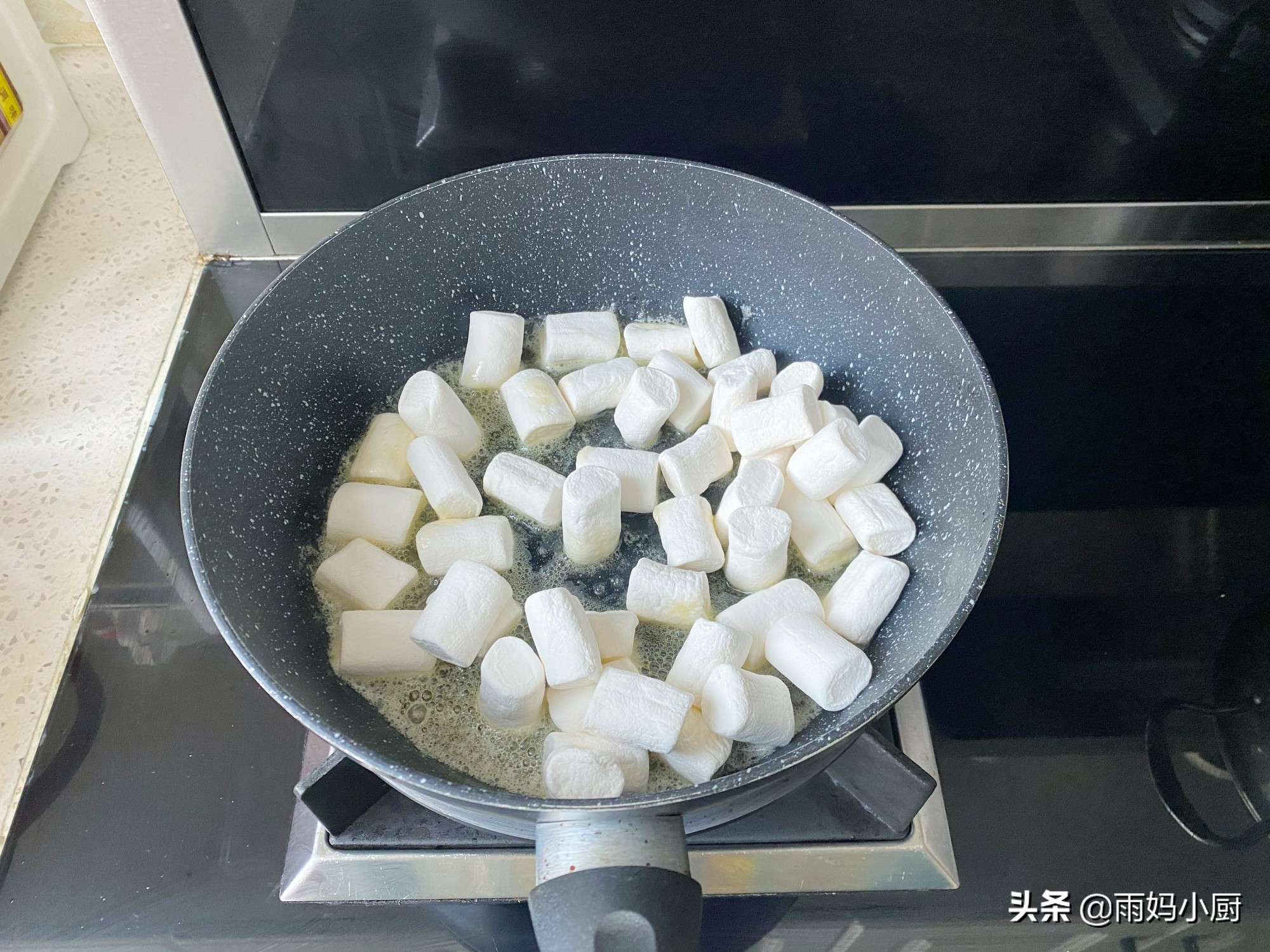 過年小零食雪花酥，香酥美味做法簡單，1口平底鍋10分鐘搞定