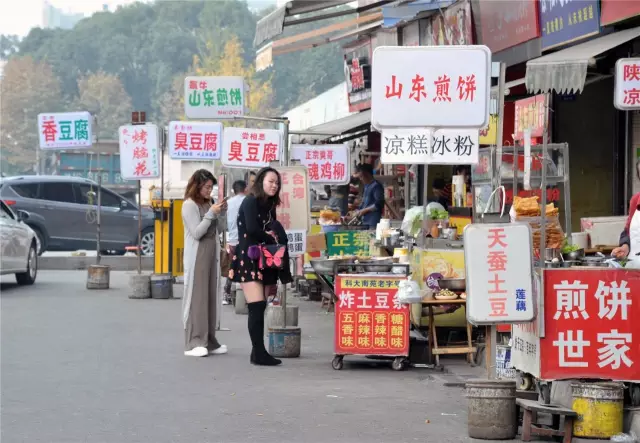 美食界扛把子都藏在成都三江鞋厂、东郊记忆等老厂区的巷子里