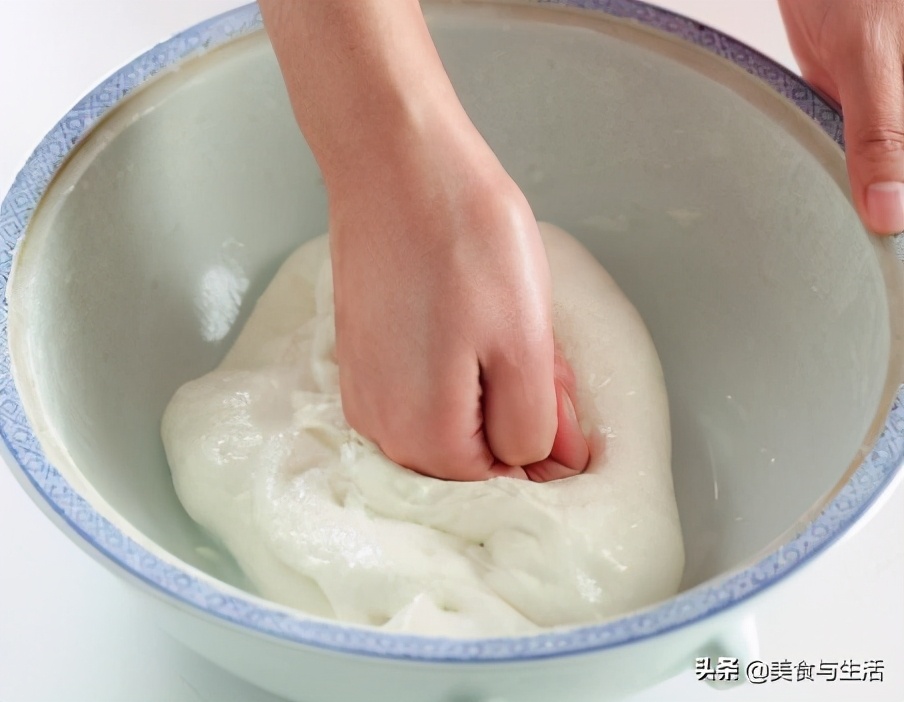 教你在家做春捲，從攤餅皮到成品，步驟簡單詳細，宴客上桌真不錯