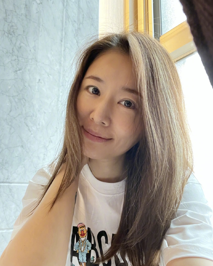 林心如上课不忘下厨，用课间十分钟上菜，做大人小孩不同饭太辛苦