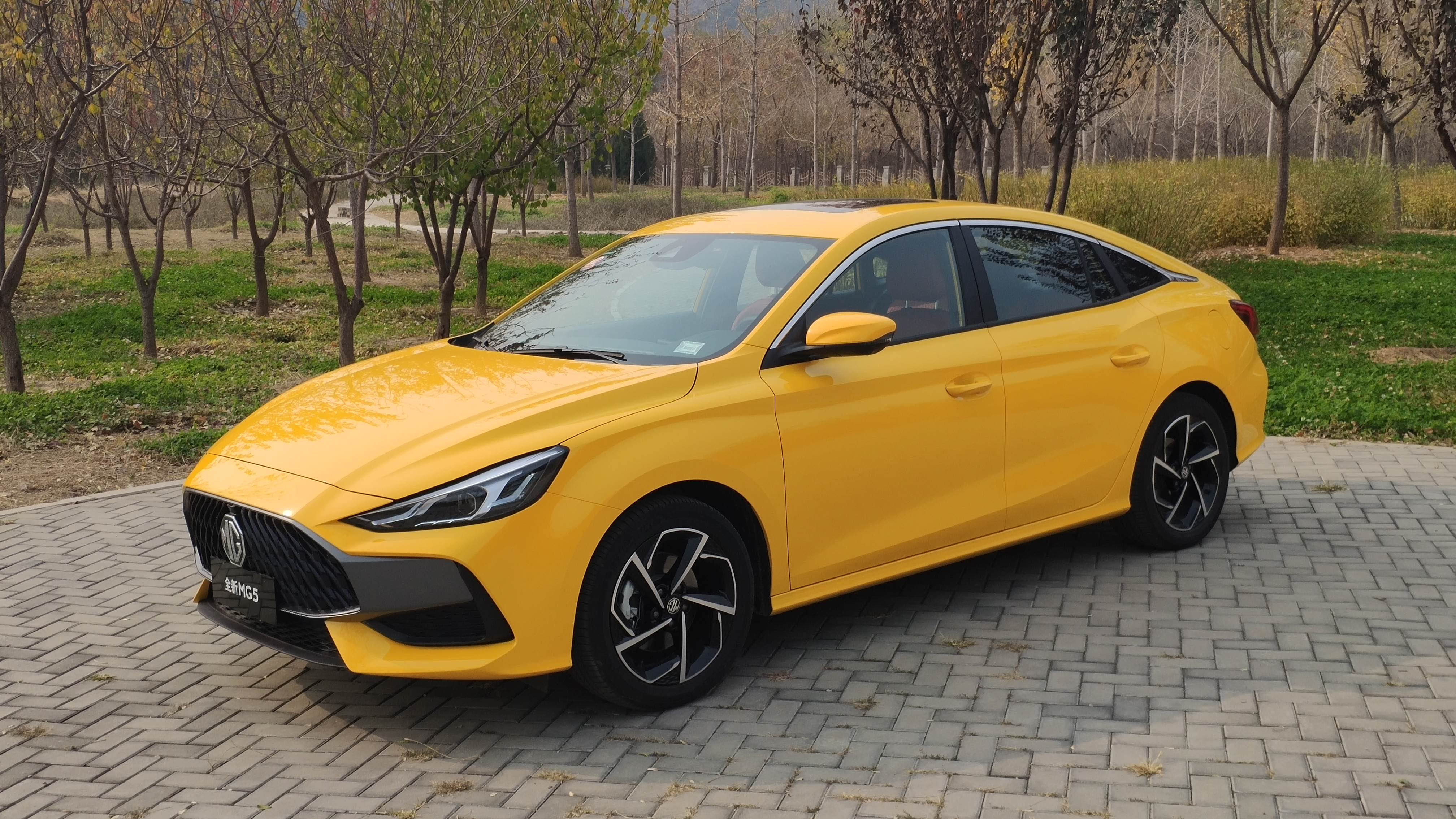 试驾全新MG5 能不能做年轻人的第一台车？