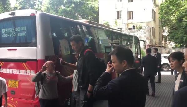 笑疼肚子，男足有没有资格吐槽男篮？后续来了
