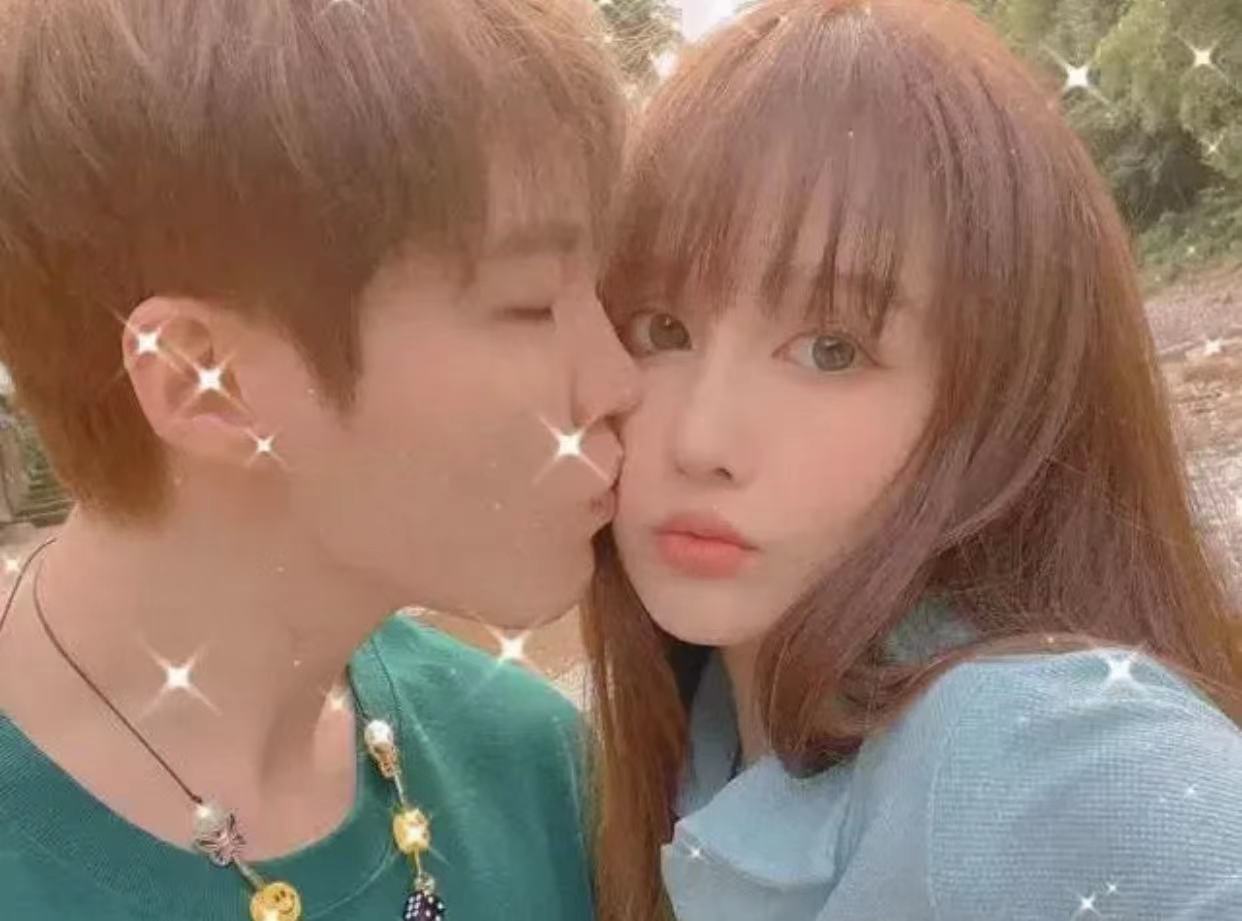 赵本山女儿和未婚夫高调秀恩爱，母亲马丽娟泼冷水：父母还没商量