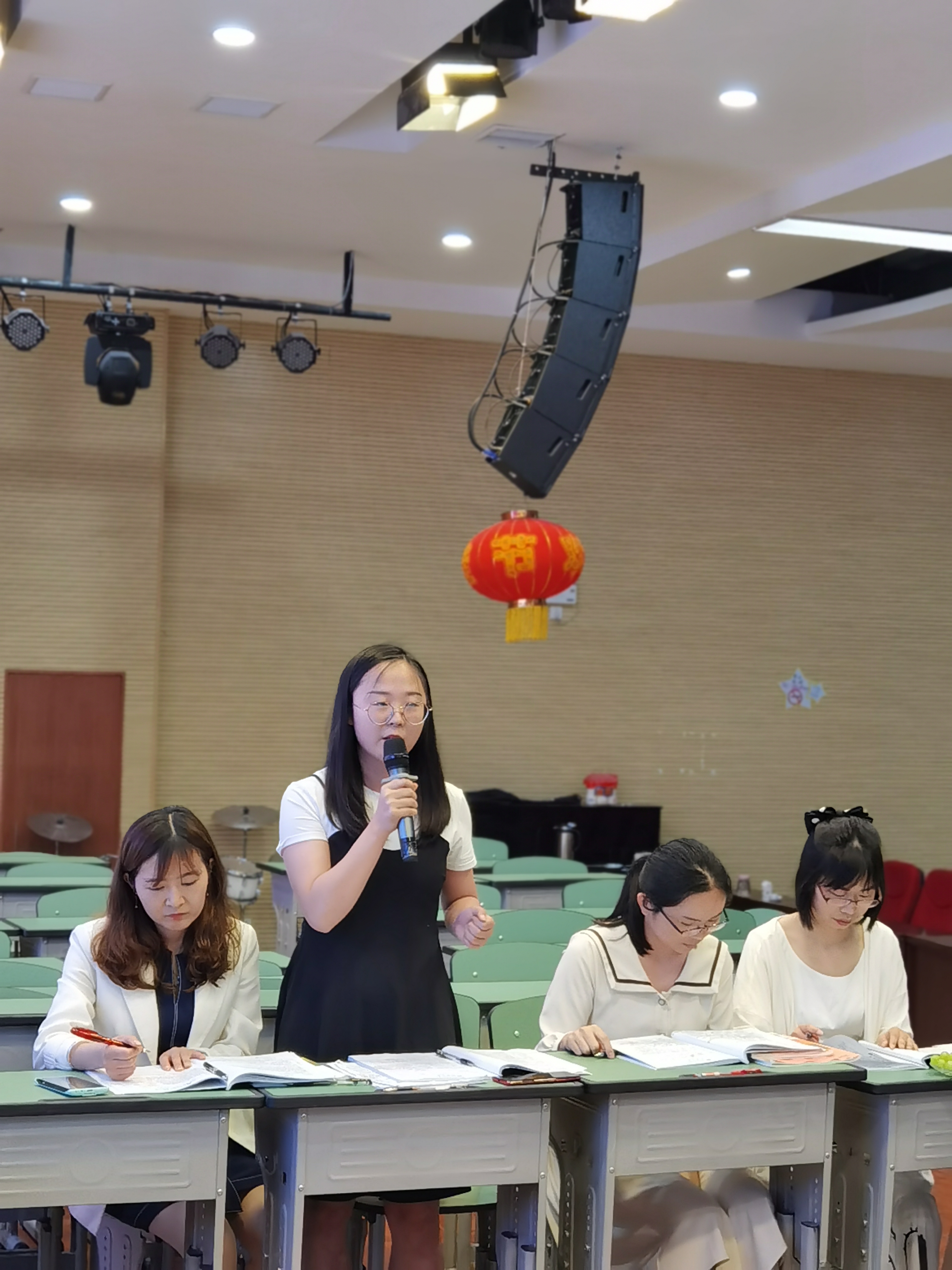 融情于教展风采 合力共研惠师生丨周晓玲工作室送教双中万科实验校
