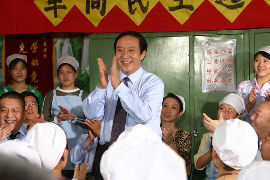 相声演员牛群，离开冯巩的21年里，他都去干什么