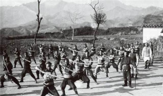 马步芳的独生子，20岁就当上军长，晚年为汶川灾