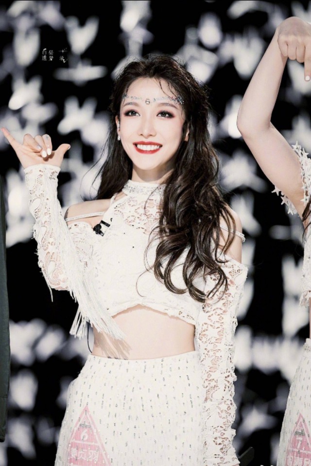 美爆了!宝藏女孩姜贞羽，异域舞姿令人倾心，网