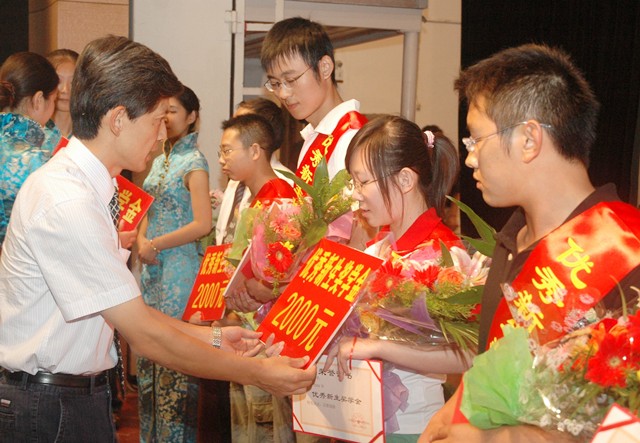 20年前，因“背起爸爸上学”感动中国的李勇，如