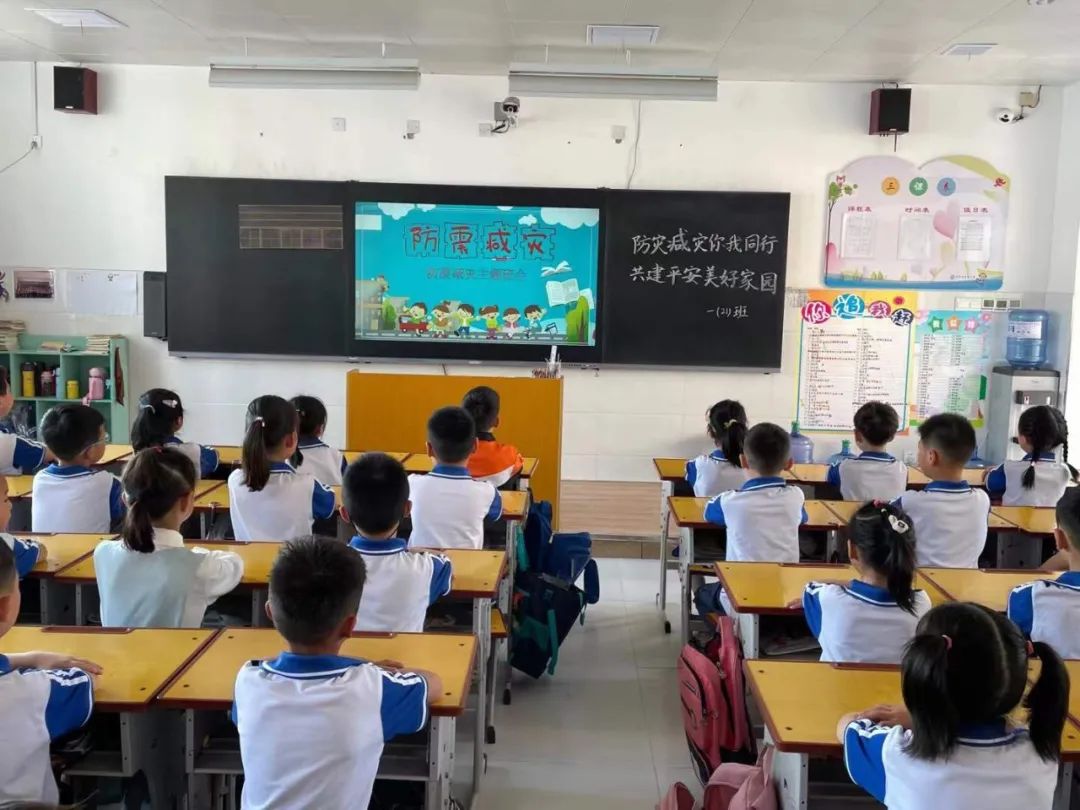 淮滨县实验小学怎么样?“5·12防震减灾”演练(图5)