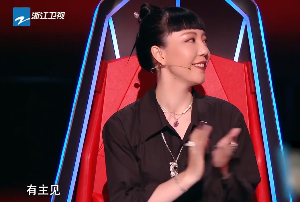 《好声音2021》开播四期后，黄霄云终于有了主见，汪峰实在太严格