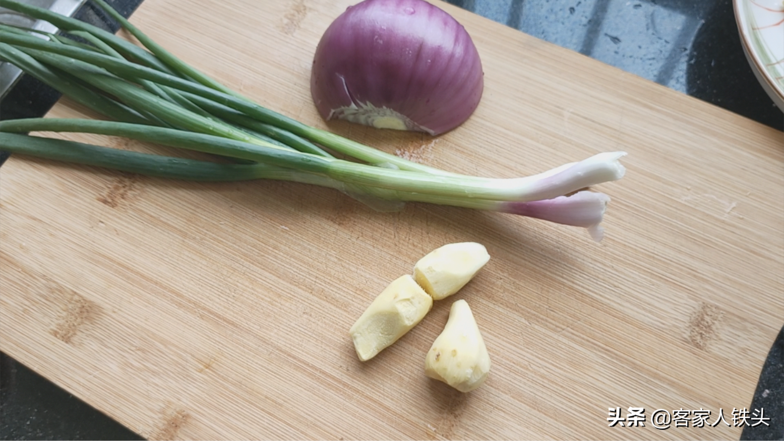 客家盐焗鸡爪新做法：一个电饭锅，几个小技巧，出锅好吃到不想停