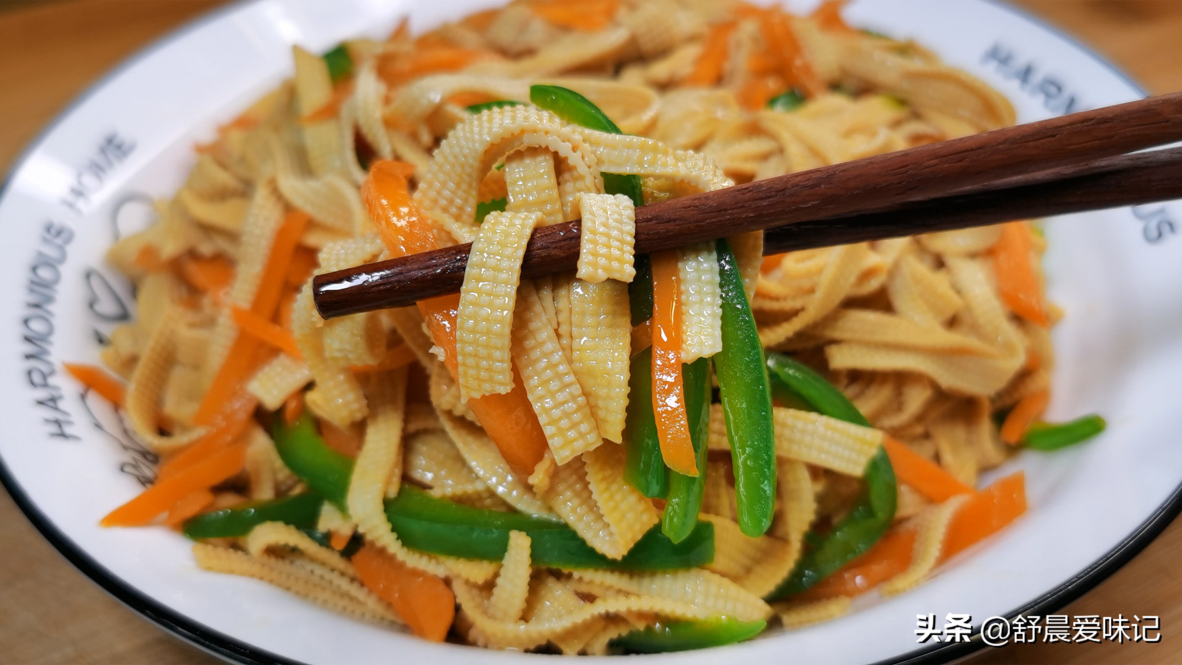 春天吃肉不如多吃素,豆皮這樣做最好吃,營養味美,家人都喜歡