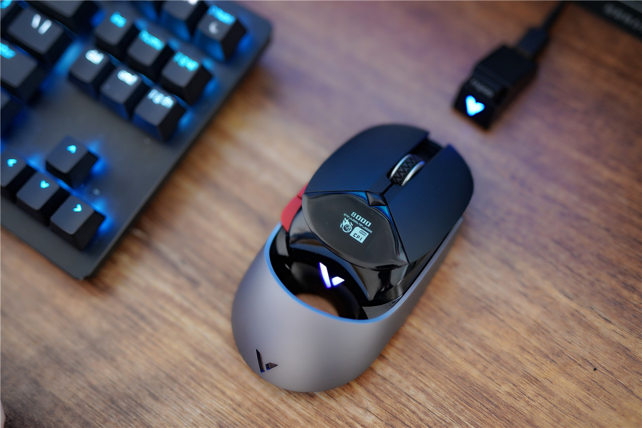 电竞级屏显雷柏VT960双模游戏鼠标游戏体验快人一步