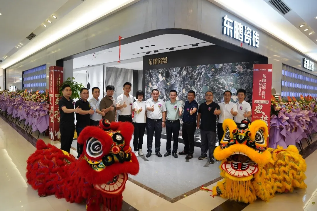 精品新店,耀世啟航|東鵬重慶江北紅星新SI精品店盛大開業(yè)