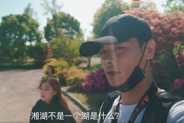 張晉曬一家五口幸福出遊，蔡少芬再現坑娃日常，兒子被嚇到大哭