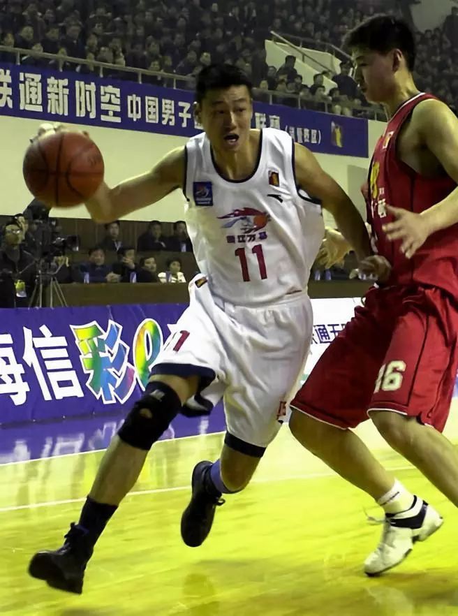 NBL联赛好打吗？国产雷阿伦18年前曾尝试，签约4个月，1场球没打