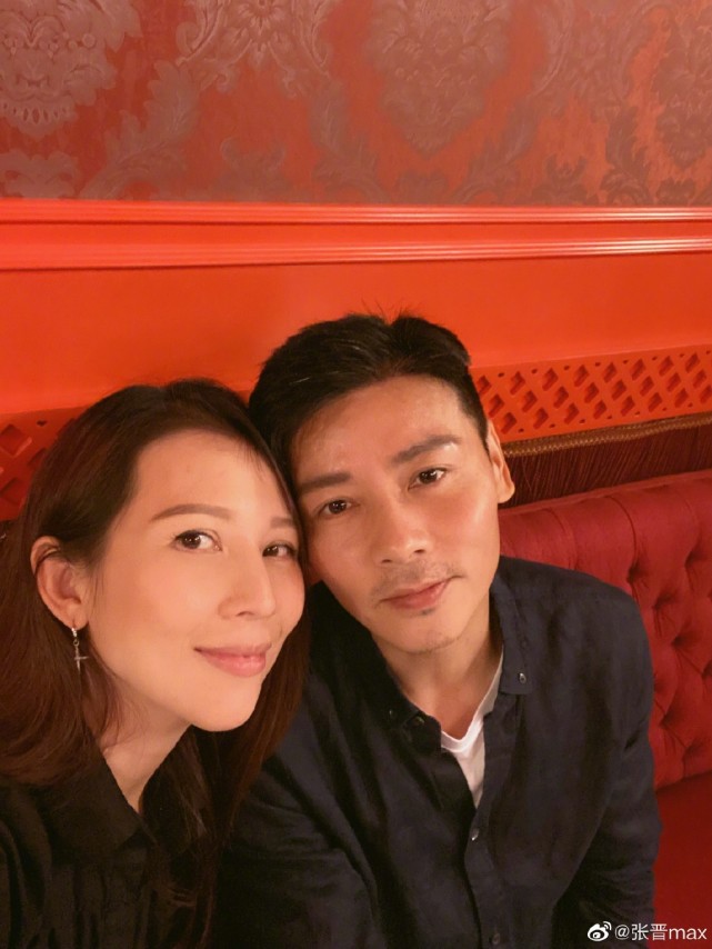 张晋带儿子出镜，鱼蛋眼神呆萌，不动抢到C位，张晋满眼都是儿子