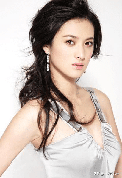 戏里戏外，靳东对离过婚女人情有独钟，2次爱离