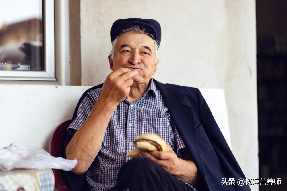 冬天是老人的危险季节，如何预防“冬季健康头号杀手”？