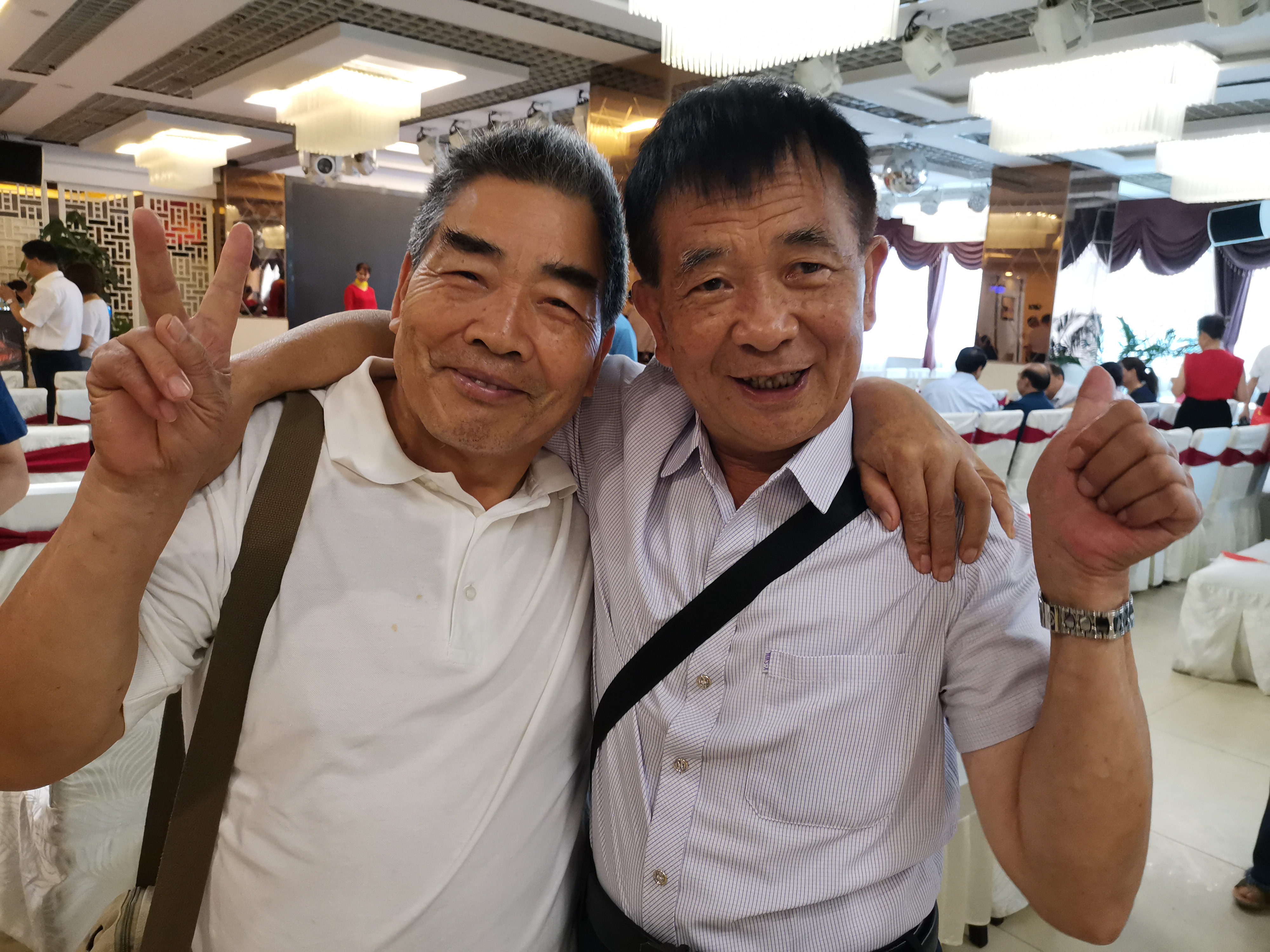 原鐵道兵五師、六師在蓉部分戰(zhàn)友慶“八一”聯(lián)誼會場面好感人