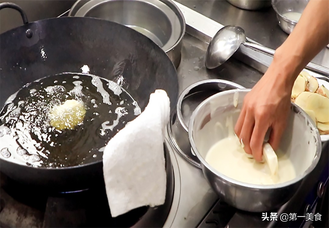 图片[8]-土豆新吃法 厨师长分享“椒盐土豆夹” 多做这一步 金黄焦香-起舞食谱网