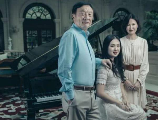 陈凯歌长子与任正非小女儿同框聚餐，两人气质