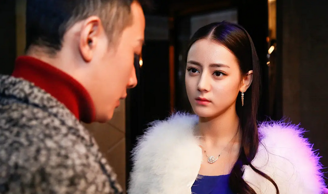 郑爽怒怼合作方背后，怎么活成了“个性热搜女王”