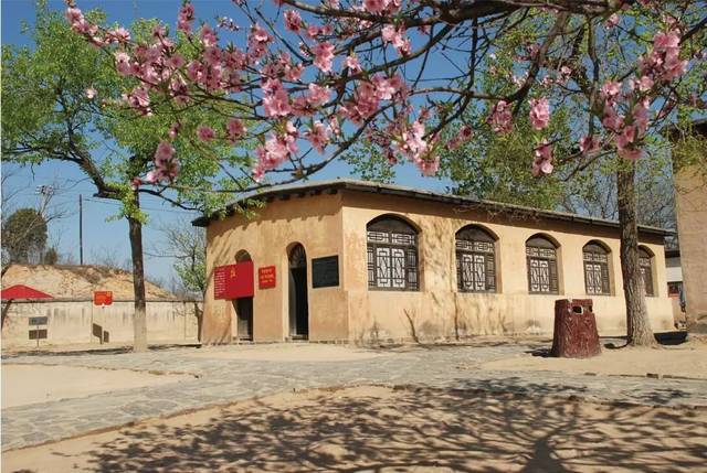 毛泽东的智慧和骨气：35个辣椒“灌醉”米高扬，到苏联不吃死鱼