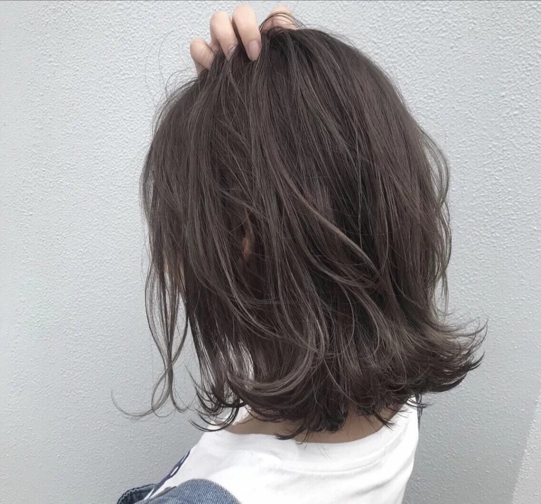 中年女性烫头显老