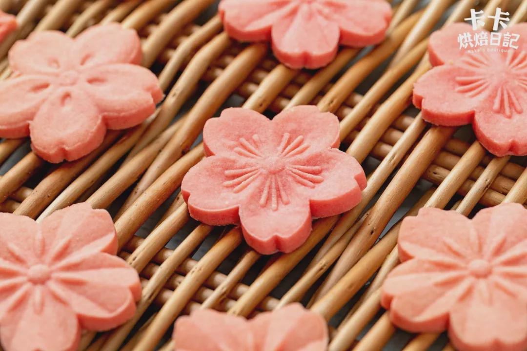 Red the small biscuit that alls over entire network! Beautiful celestial being, bite glibly crisp sweet