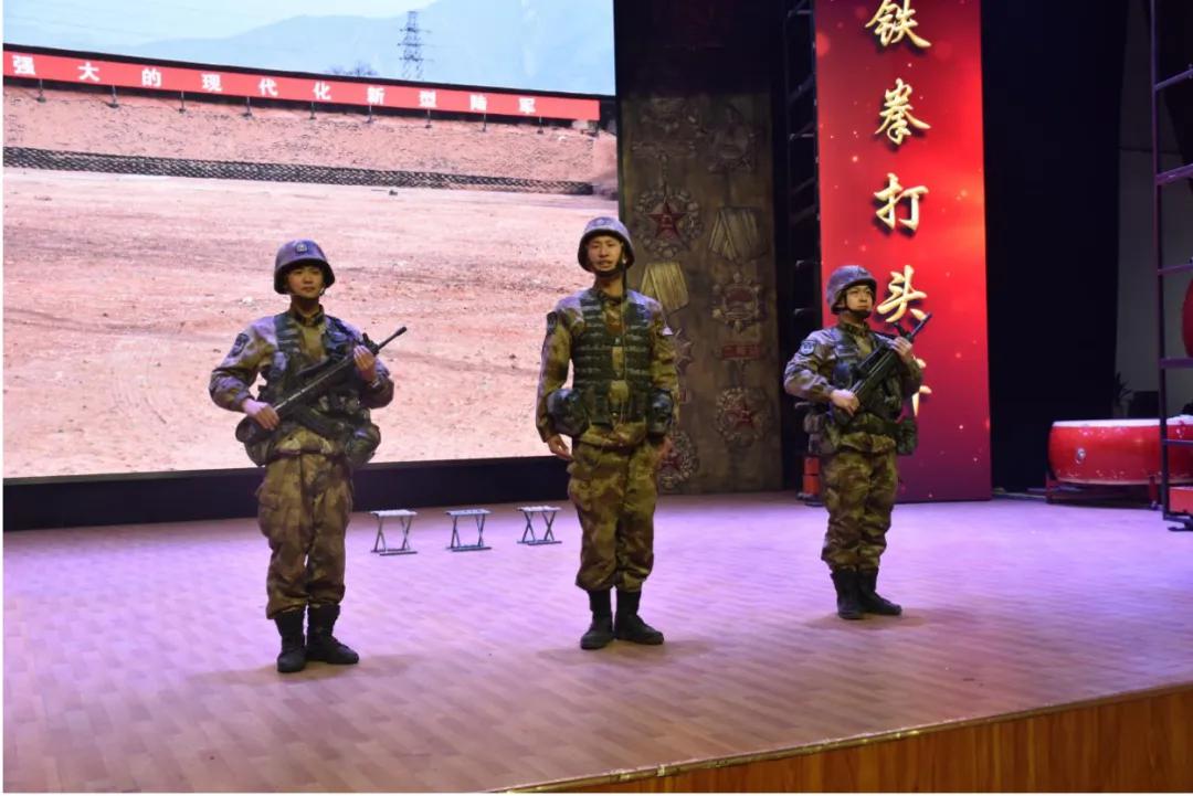 ���Ƚ����á��侯<a href=http://www.cngansu.cn/news/ target=_blank class=infotextkey>����</a>�ܶӰ���֧�� | ½����82���ž�ĳ��