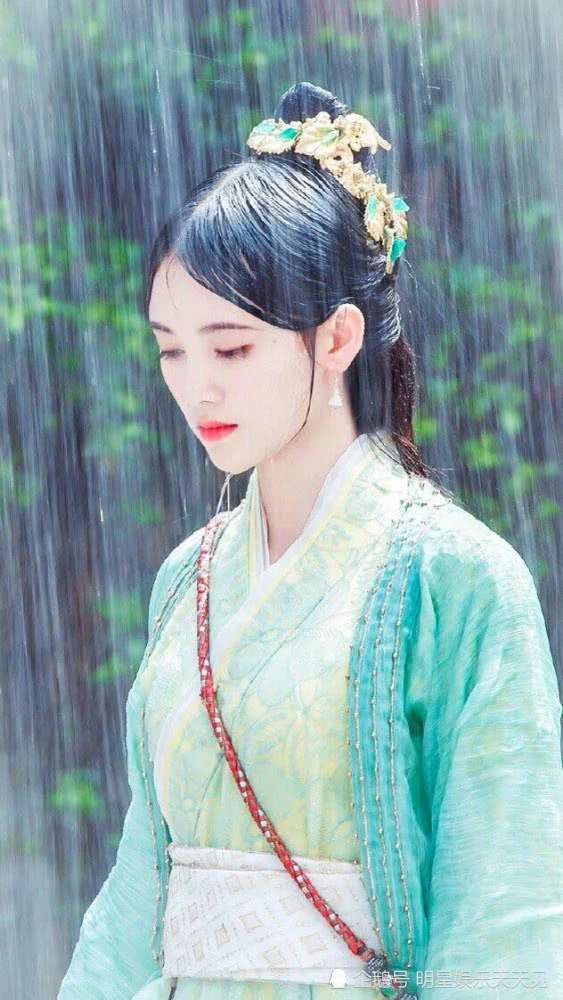 雨戏暴露真实颜值的爱豆？热巴 鞠婧 郑爽都还好，看到他：心动了