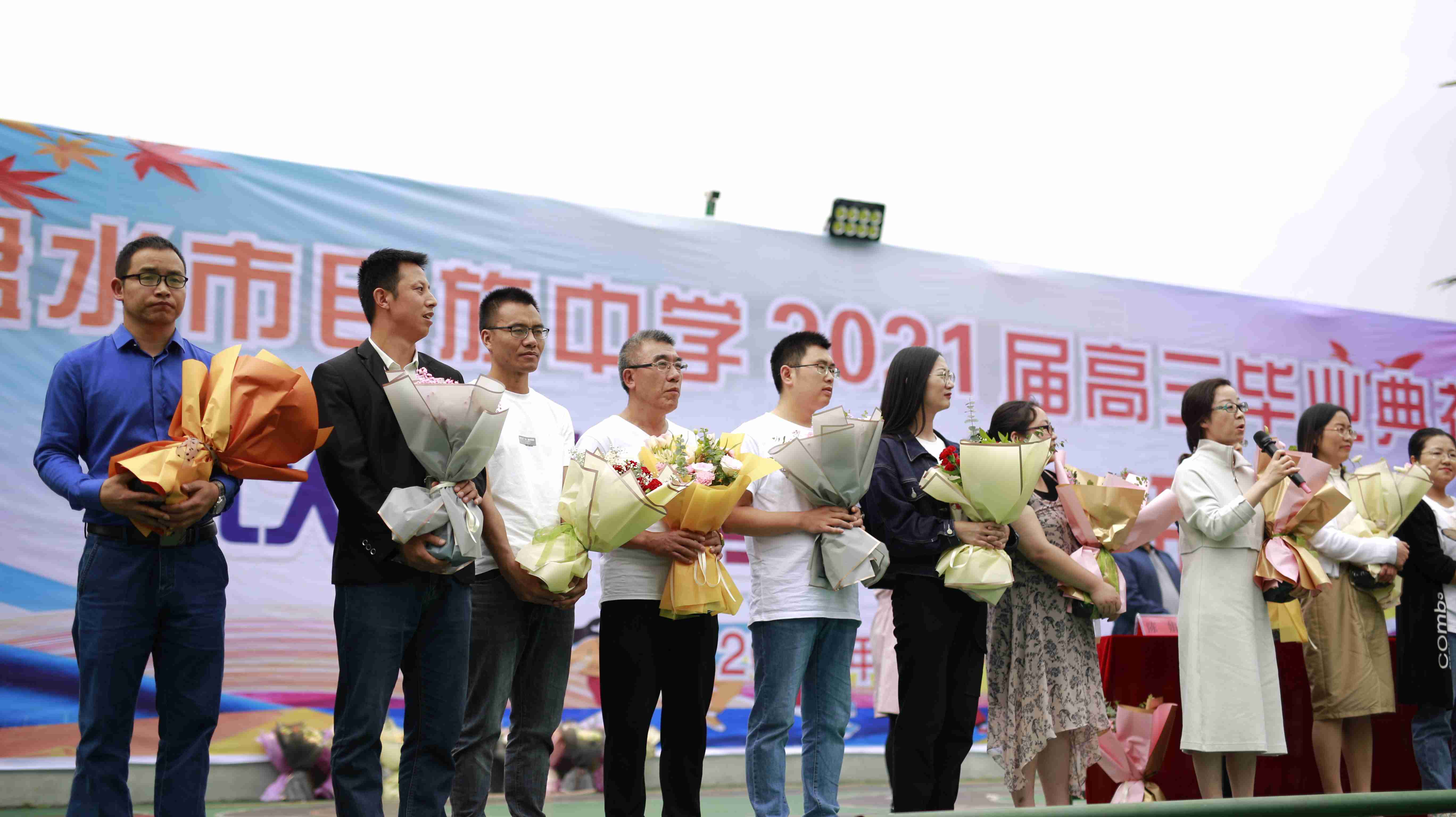 六盤水市民族中學舉行2021屆高三畢業(yè)典禮(圖8) 六盤水市民族中學舉行2021屆高三畢業(yè)典禮(圖8)