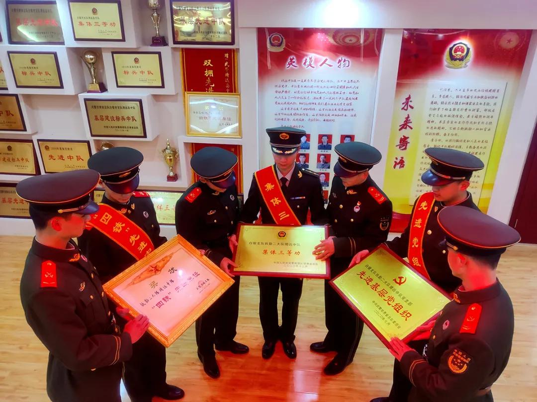 ���Ƚ����á��侯<a href=http://www.cngansu.cn/news/ target=_blank class=infotextkey>����</a>�ܶӰ���֧�� | ½����82���ž�ĳ��