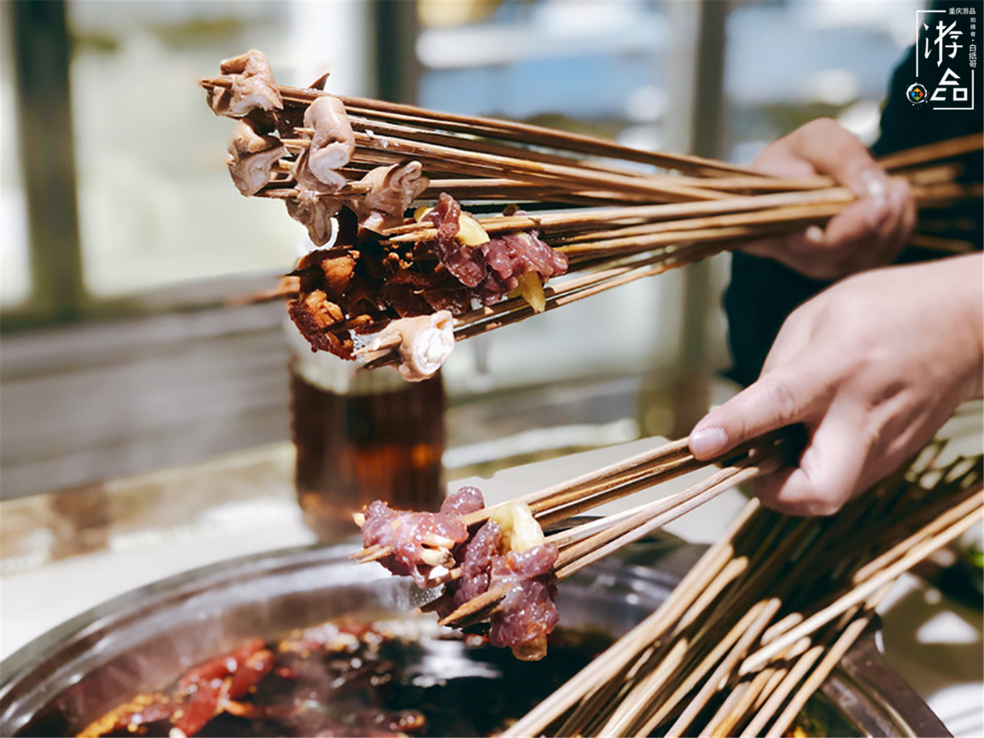 为什么重庆人很少吃串串？锅底没味道，竹签反复用，价格还很贵