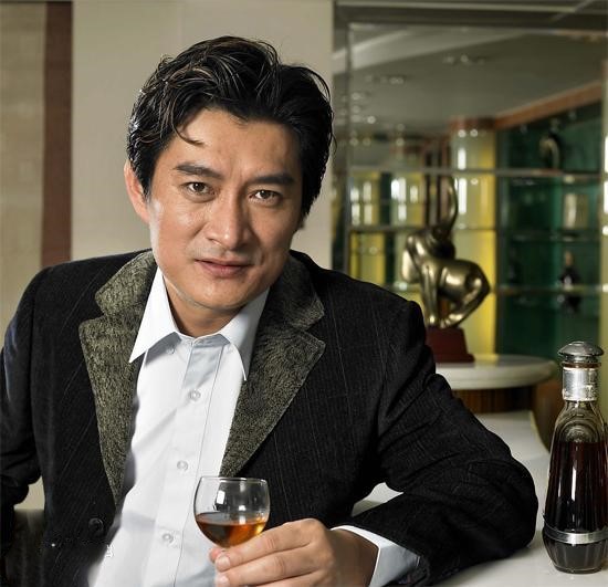 歌手黄安未给河南捐款被骂，视频回复获好评，安哥真牛