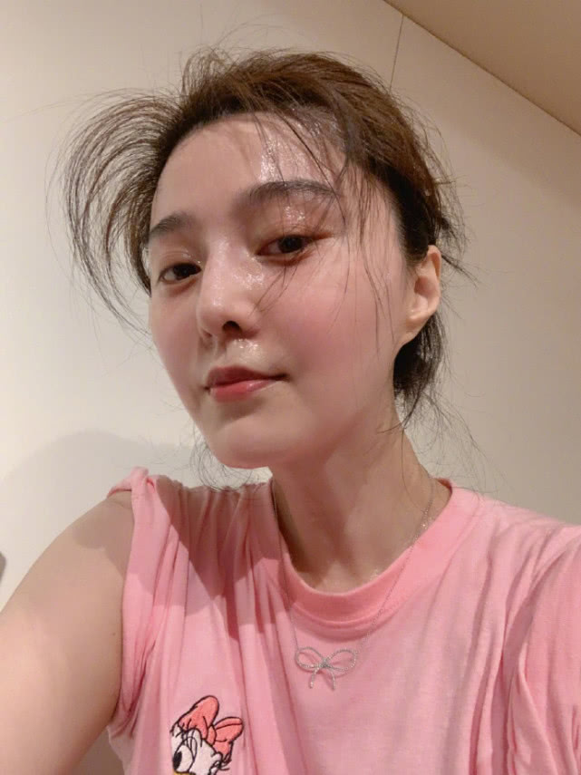 准备复出？范冰冰晒粉嫩素颜健身照，脸型瘦了