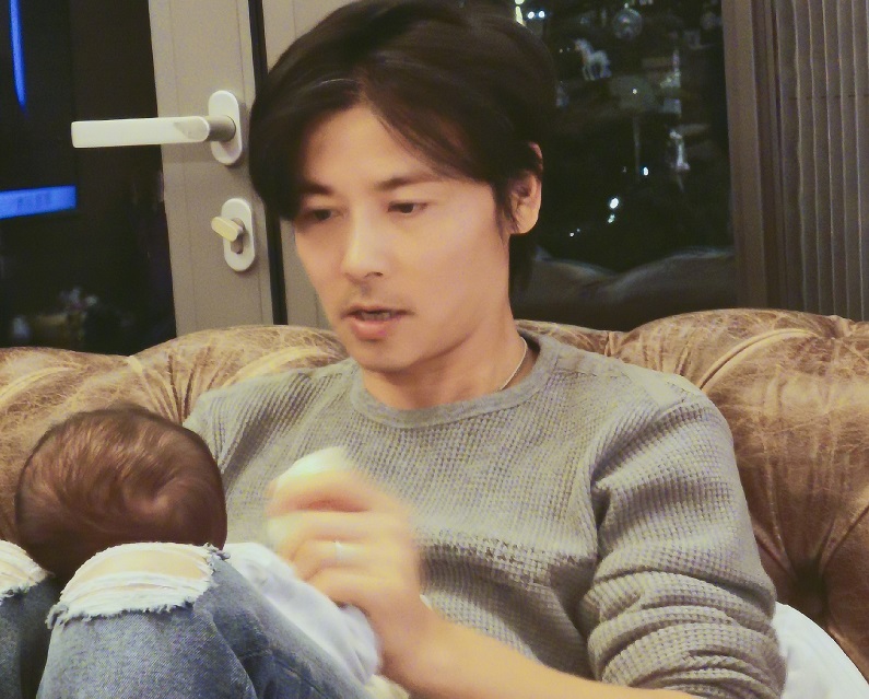 蔡少芬儿子才是“发育过猛”，才7个月大就十分健壮，果然好基因