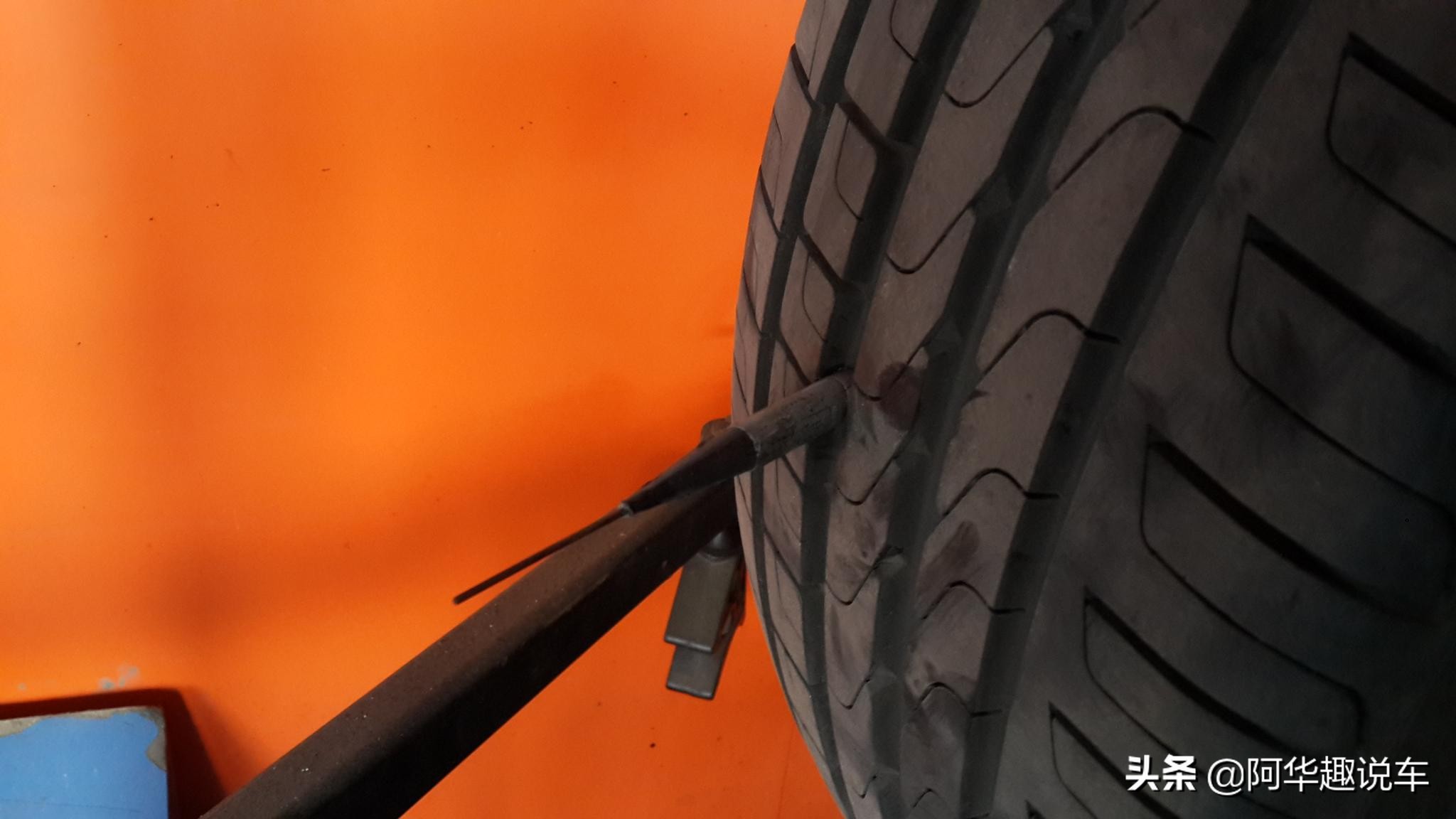 汽車補胎是常事，但是車主卻不知道哪種補胎好，修理工告訴你