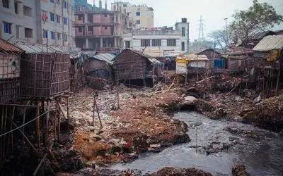 世界最脏的国家，印度都甘拜下风，街边女人的行为令人难以置信