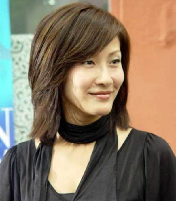 陈慧珊转行当英文老师，TVB女神老公破产，事业一波三折