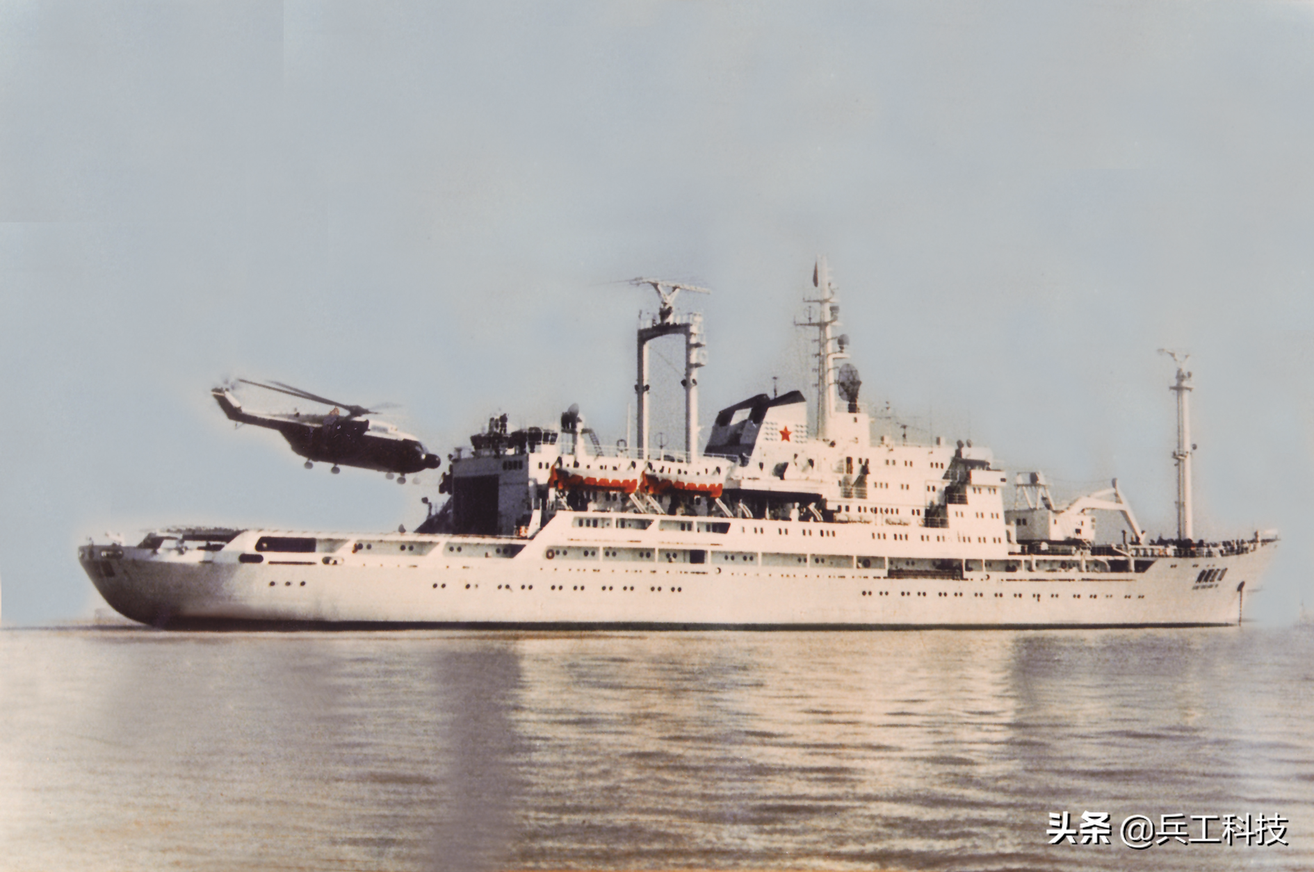我国当年被认为要引进“西北风”级两栖攻击舰，结果转身就造了更强的075