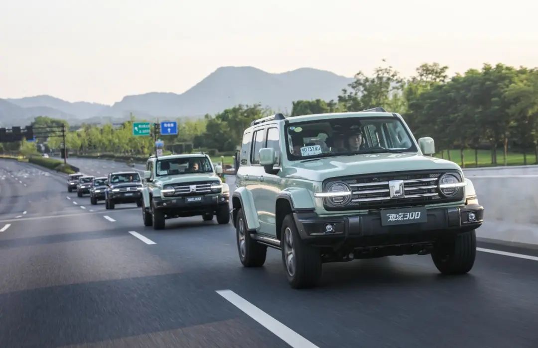 取消前后差速锁，换装智能四驱！抢先试驾坦克300城市版
